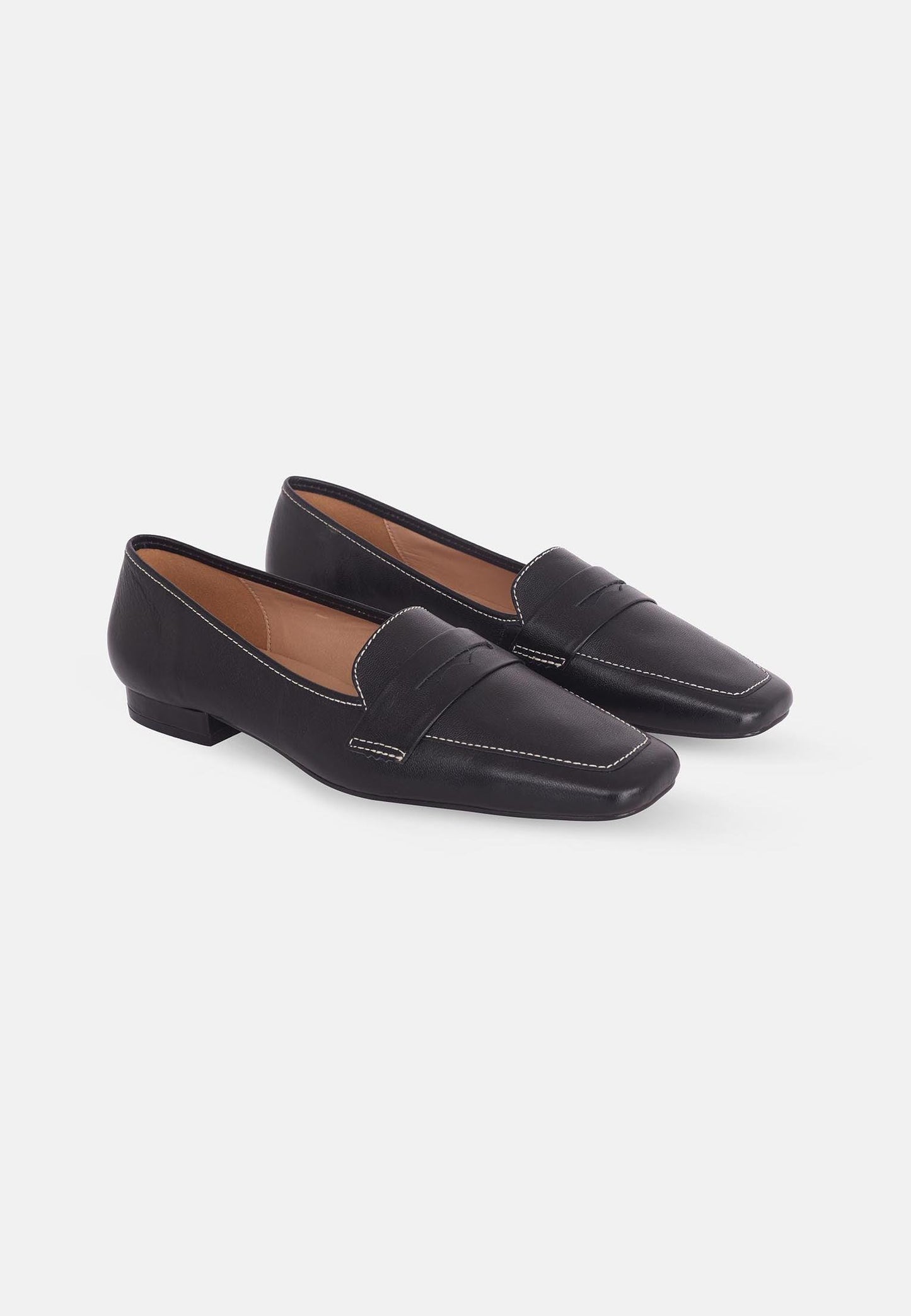 Cipó Black Leather Square-Toe Loafers – Flat